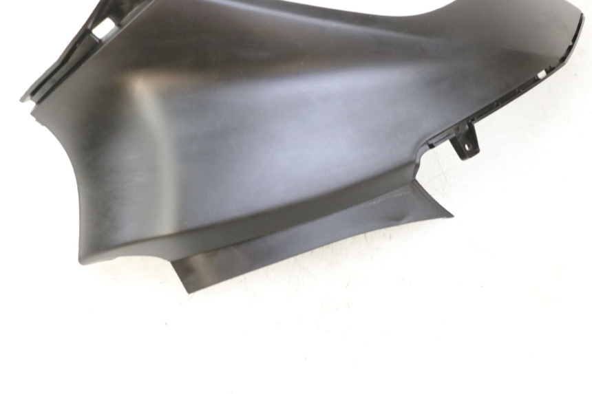 photo de RIGHT UNDERSEAT PANEL MBK OVETTO ONE 2T 50 (2013 - 2017) - Zoom on usage condition