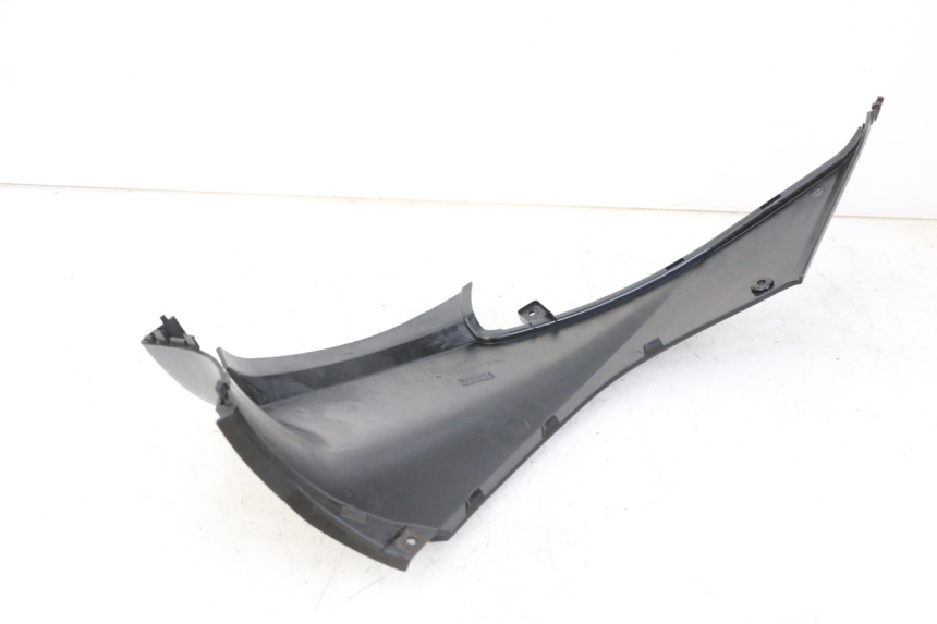 photo de RIGHT UNDERSEAT PANEL MBK OVETTO ONE 2T 50 (2013 - 2017) - Alternative perspective