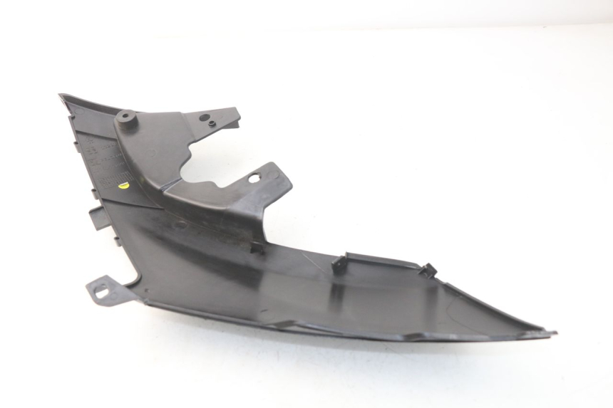 photo de RIGHT UNDERSEAT PANEL PEUGEOT METROPOLIS 400 (2017 - 2020) - Zoom on usage condition