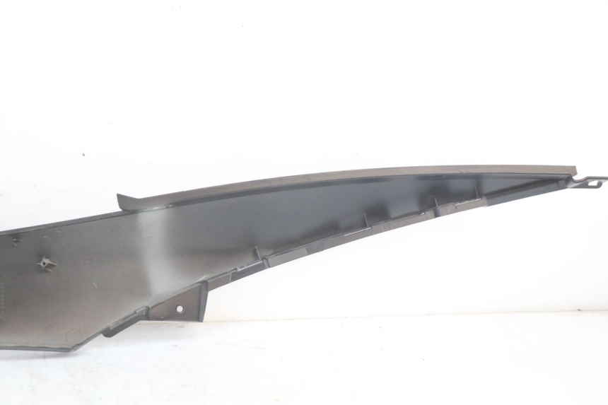 photo de RIGHT UNDERSEAT PANEL PIAGGIO MP3 HPE 350 (2018 - 2020) - Surface and material condition