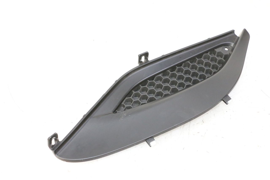 photo de RIGHT UNDERSEAT PANEL PIAGGIO MP3 HPE 310 (2024 - 2025) - Alternative perspective