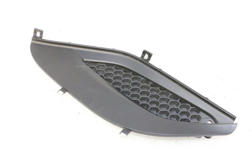 photo de RIGHT UNDERSEAT PANEL PIAGGIO MP3 HPE 310 (2024 - 2025) - Technical close-up