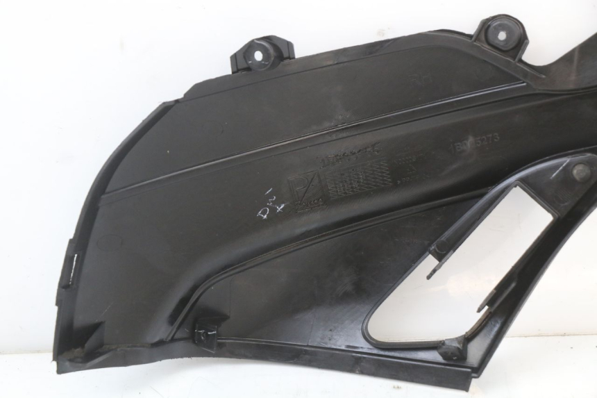 photo de RIGHT SIDE SEAT COVER PIAGGIO NEW TYPHOON 50 (2018 - 2021) - Alternative perspective