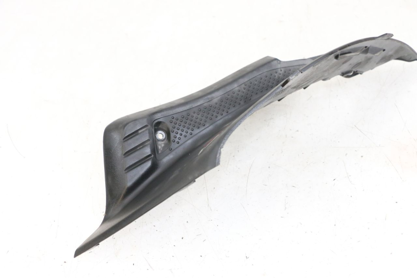 photo de RIGHT UNDERSEAT PANEL HONDA NHX LEAD 110 (2008 - 2010) - Alternative perspective