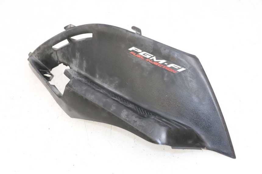 photo de RIGHT UNDERSEAT PANEL HONDA NHX LEAD 110 (2008 - 2010) - Technical close-up