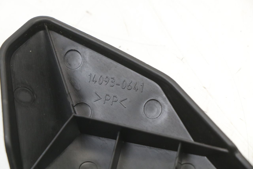 photo de RIGHT UNDERSEAT PANEL KAWASAKI NINJA 400 (2018 - 2023) - Alternative perspective