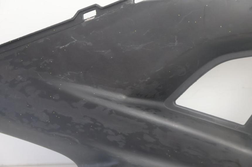 photo de RIGHT UNDERSEAT PANEL MBK NITRO 50 (2004 - 2008) - Zoom on usage condition