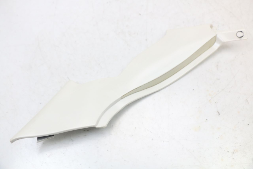 photo de RIGHT UNDERSEAT PANEL MOTO GUZZI NORGE 8V GT 1200 (2011 - 2016) - Alternative perspective