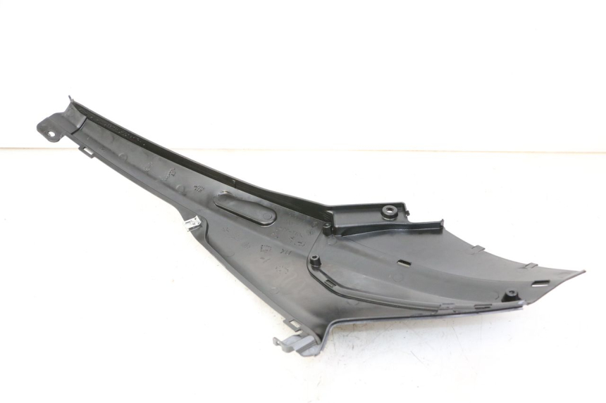 photo de RIGHT UNDERSEAT PANEL PIAGGIO NRG POWER PUREJET 50 (2018 - 2021) - Zoom on usage condition