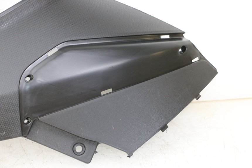 photo de RIGHT UNDERSEAT PANEL PIAGGIO NRG POWER PUREJET 50 (2018 - 2021) - Markings and original references