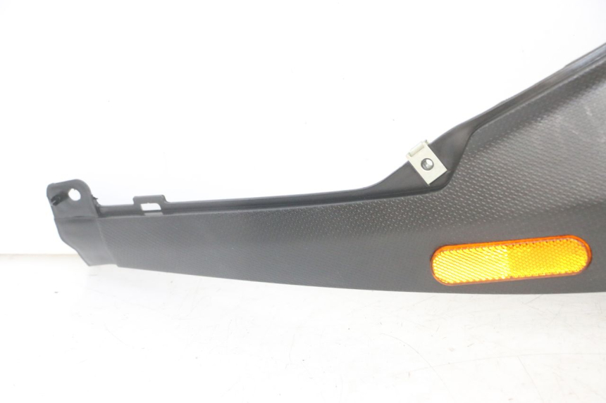 photo de RIGHT UNDERSEAT PANEL PIAGGIO NRG POWER PUREJET 50 (2018 - 2021) - Surface and material condition