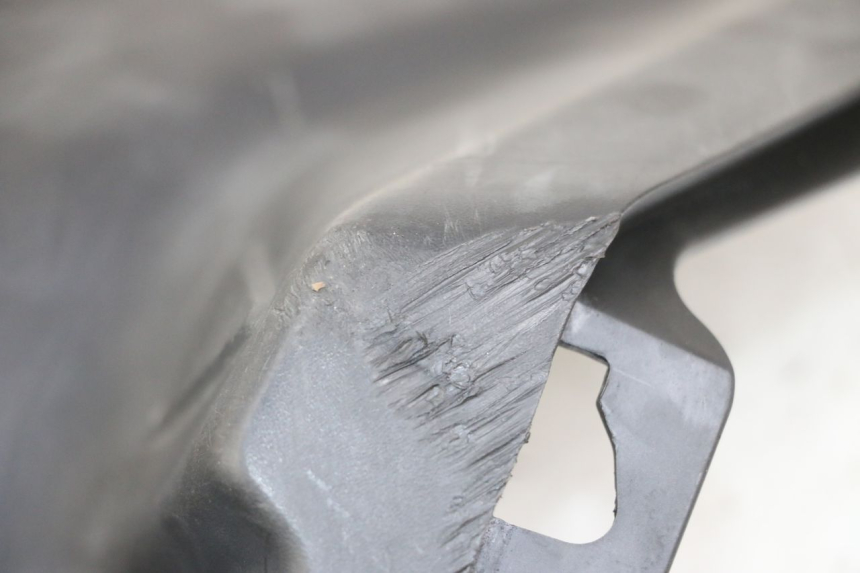 photo de RIGHT SIDE UNDER SEAT COVER SYM ORBIT III 3 4T 50 (2018 - 2021) - Component detail