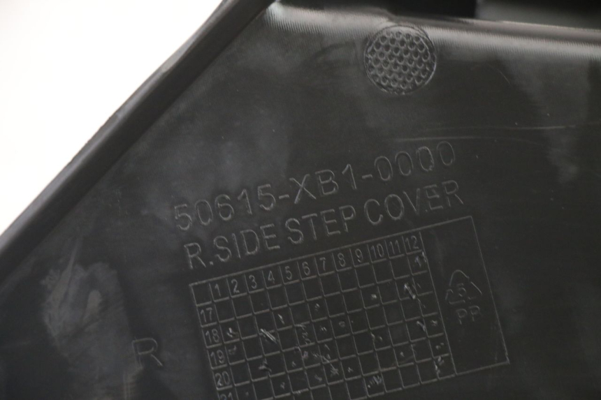 photo de RIGHT UNDERSEAT PANEL SYM ORBIT III 3 4T 50 (2021 - 2025) - Technical close-up