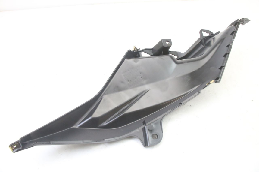 photo de RIGHT UNDERSEAT PANEL SYM ORBIT III 3 4T 50 (2021 - 2025) - Fixing points details