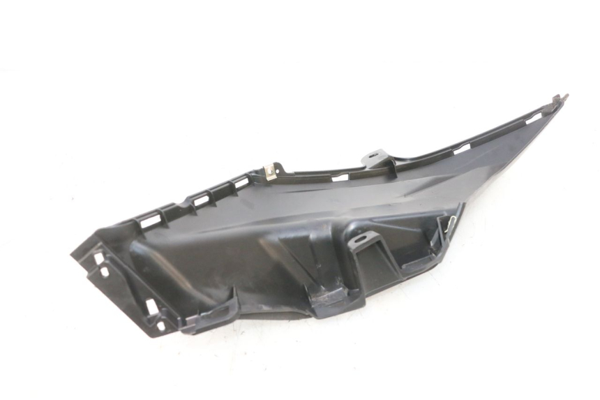 photo de RIGHT SIDE UNDER SEAT COVER SYM ORBIT III 3 4T 50 (2018 - 2021) - Component detail