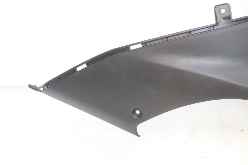 photo de RIGHT SIDE SEAT COVER MBK OVETTO 2T 50 (2007 - 2017) - Fixing points details