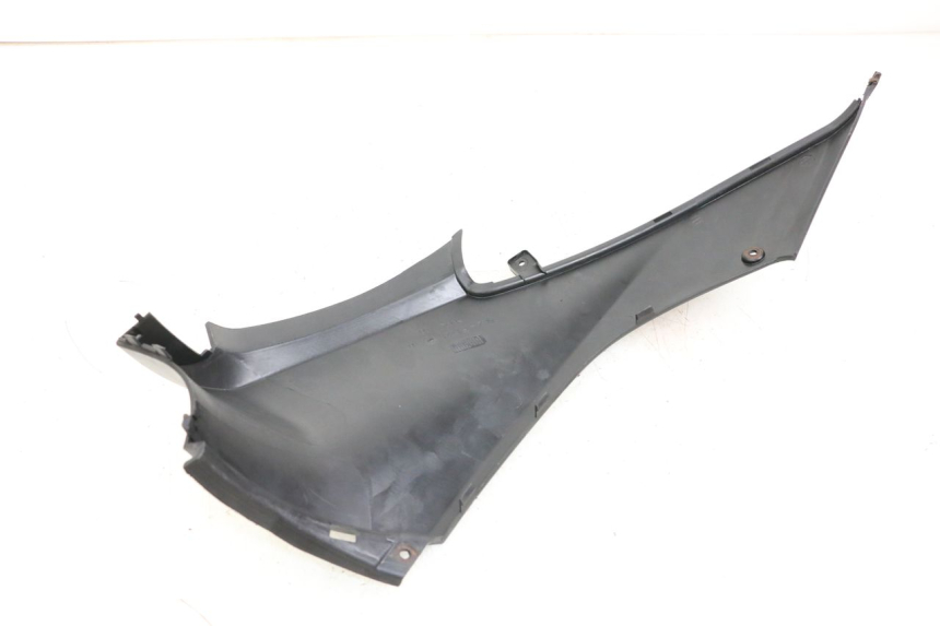 photo de RIGHT UNDERSEAT PANEL MBK OVETTO ONE 2T 50 (2013 - 2017) - Zoom on usage condition