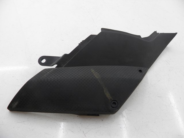 photo de RIGHT UNDERSEAT PANEL PEUGEOT JET FORCE CARBU 50 (2003 - 2016) - Alternative perspective