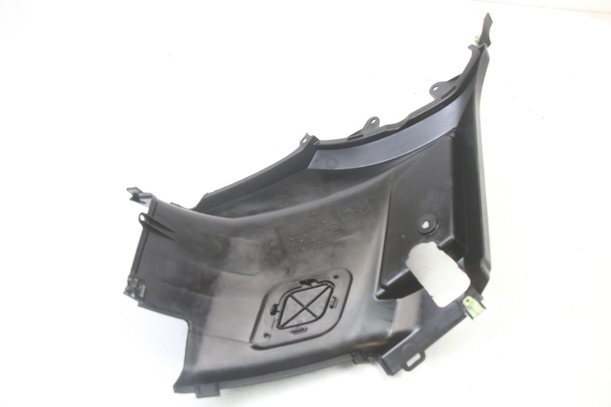 photo de RIGHT UNDERSEAT PANEL PEUGEOT STREETZONE I 2T 50 (2018 - 2020) - Zoom on usage condition