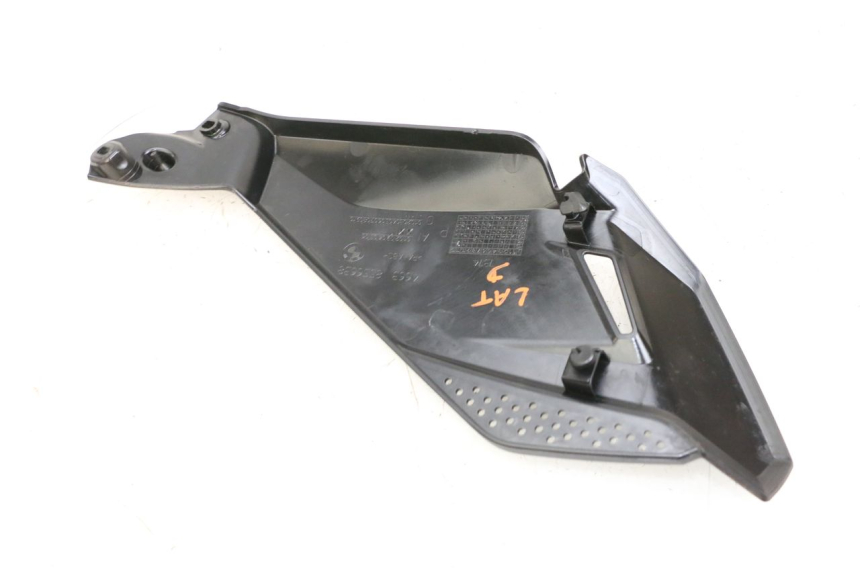 photo de RIGHT UNDERSEAT PANEL BMW R GS 1250 (2021 - 2024) - Alternative perspective