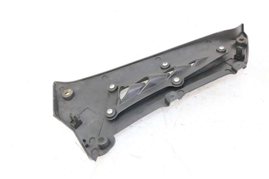 photo de RIGHT UNDERSEAT PANEL MAG POWER R-STREET 50 (2016 - 2025) - Alternative perspective