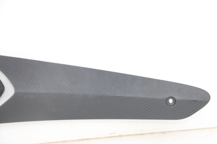 photo de RIGHT UNDERSEAT PANEL GILERA RUNNER SL 50 (2006 - 2009) - Fixing points details