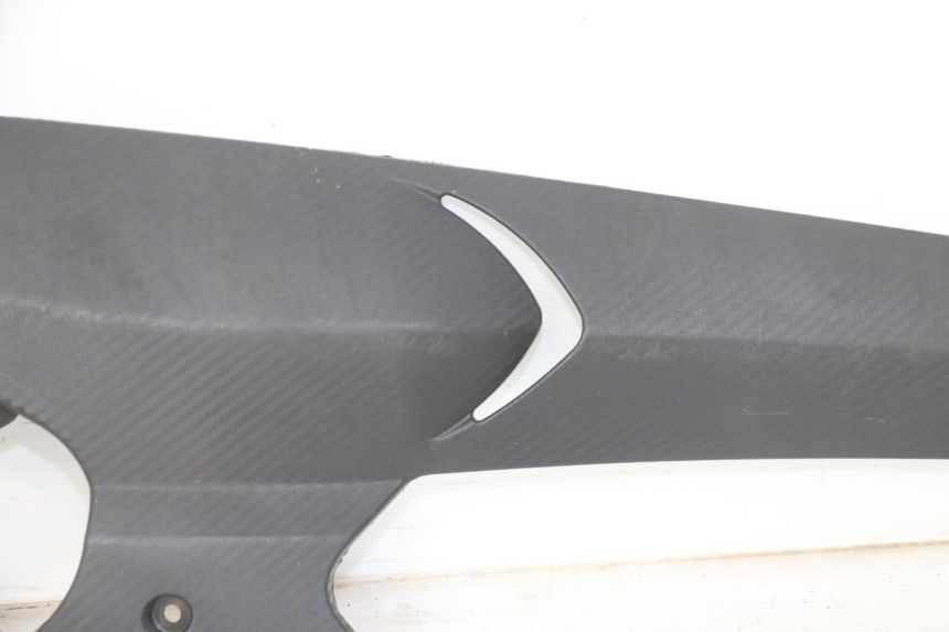 photo de RIGHT UNDERSEAT PANEL GILERA RUNNER SL 50 (2006 - 2009) - Surface and material condition