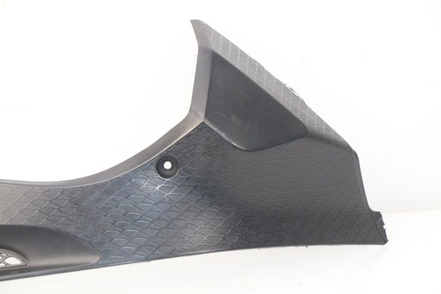 photo de RIGHT UNDERSEAT PANEL BMW S RR ABS S1000RR 1000 (2009 - 2011) - Surface and material condition