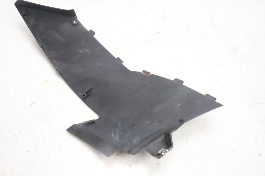 photo de RIGHT UNDERSEAT PANEL DAELIM S2 125 (2006 - 2007) - Alternative perspective