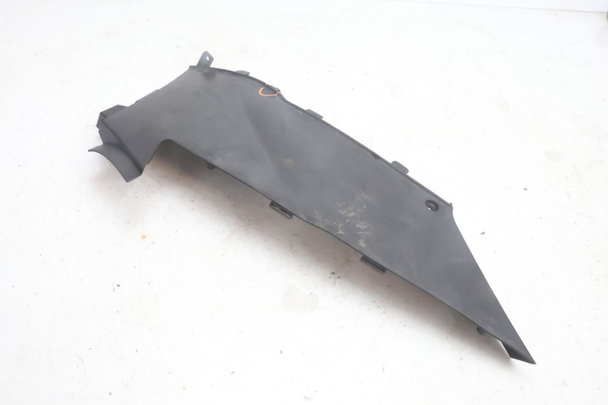 photo de RIGHT UNDERSEAT PANEL DAELIM S2 125 (2006 - 2007) - Fixing points details