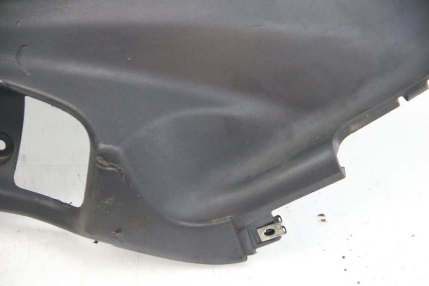 photo de RIGHT SIDE SEAT COVER SUZUKI SIXTEEN 125 (2008 - 2010) - Component zoom