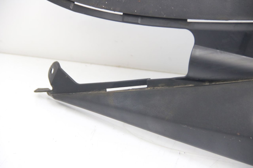 photo de RIGHT SIDE SEAT COVER SUZUKI SIXTEEN 125 (2008 - 2010) - Detailed visual inspection