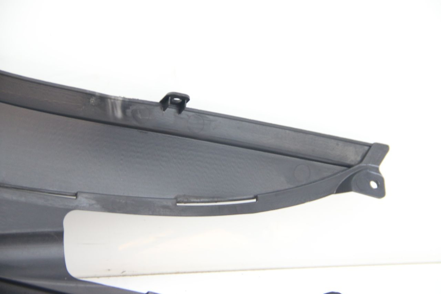 photo de RIGHT SIDE SEAT COVER SUZUKI SIXTEEN 125 (2008 - 2010) - Alternative perspective