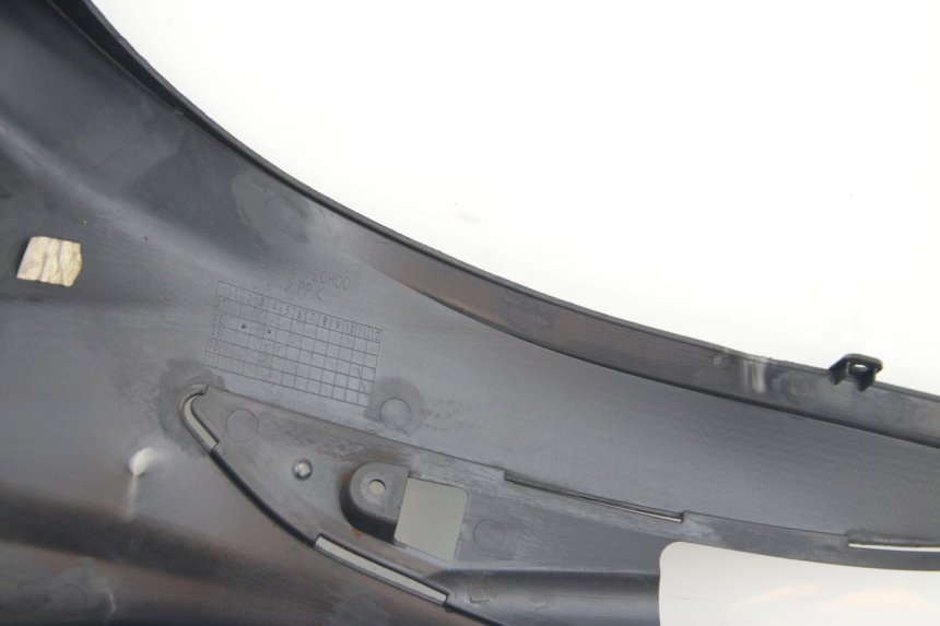photo de RIGHT SIDE SEAT COVER SUZUKI SIXTEEN 125 (2008 - 2010) - Technical close-up