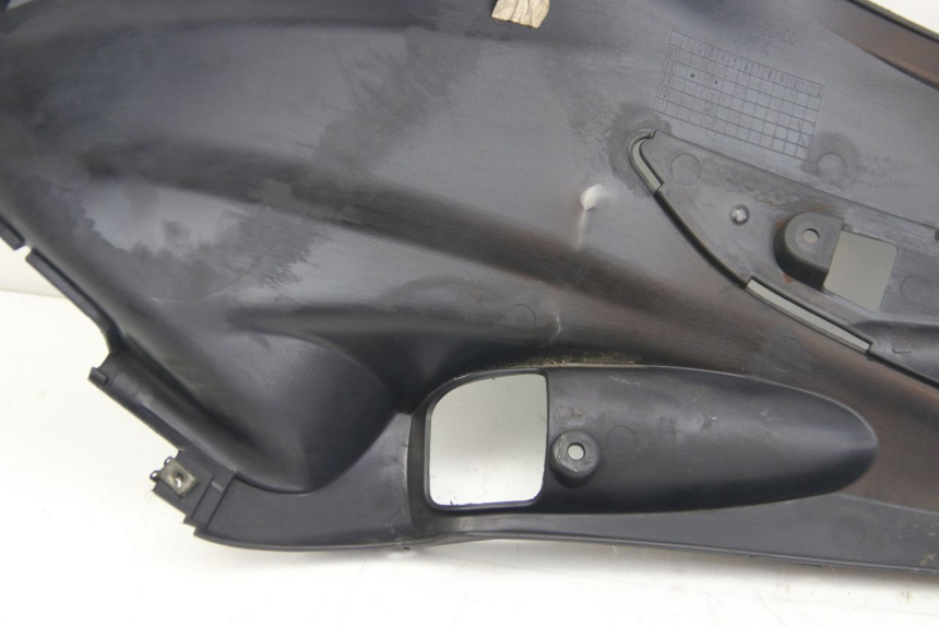 photo de RIGHT SIDE SEAT COVER SUZUKI SIXTEEN 125 (2008 - 2010) - Fixing points details