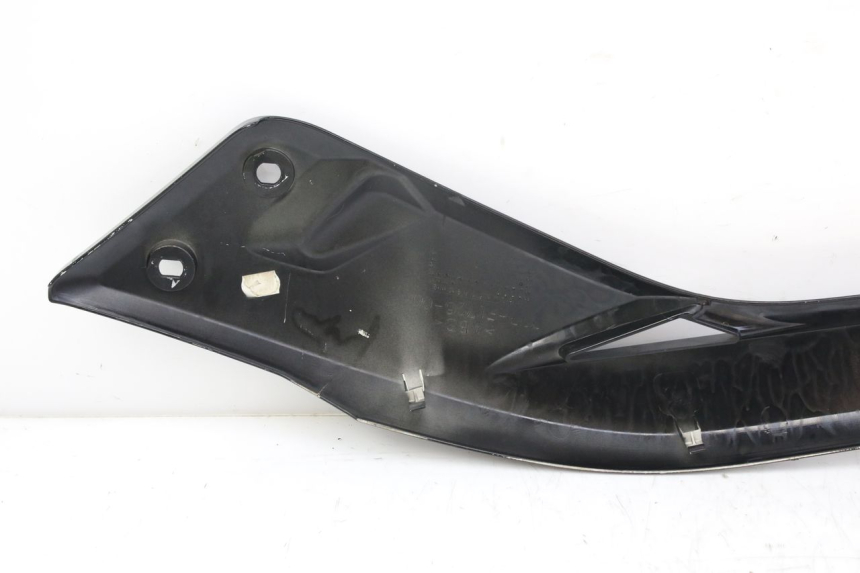 photo de RIGHT SIDE UNDER SEAT COVER MBK SKYCRUISER 125 (2010 - 2013) - Fixing points details