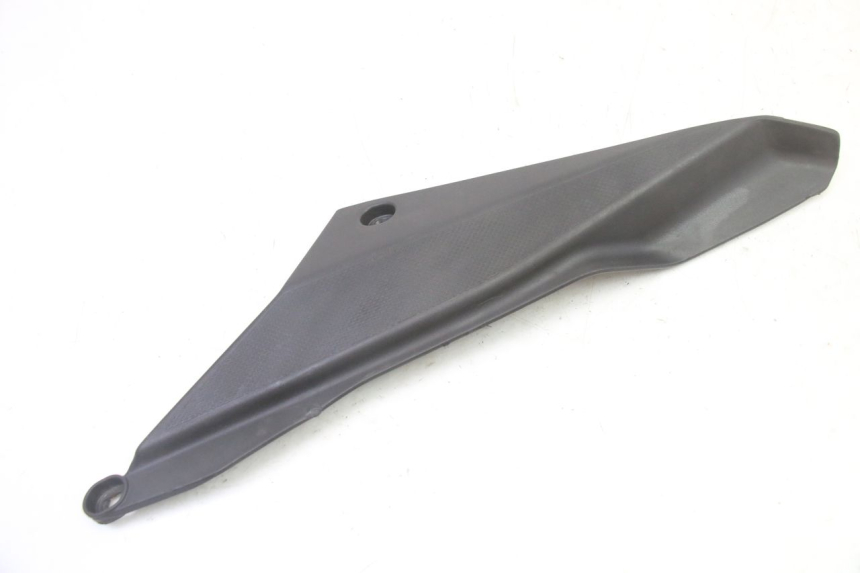 photo de RIGHT UNDERSEAT PANEL GILERA SMT SUPERMOTARD 50 (2009 - 2017) - Alternative perspective