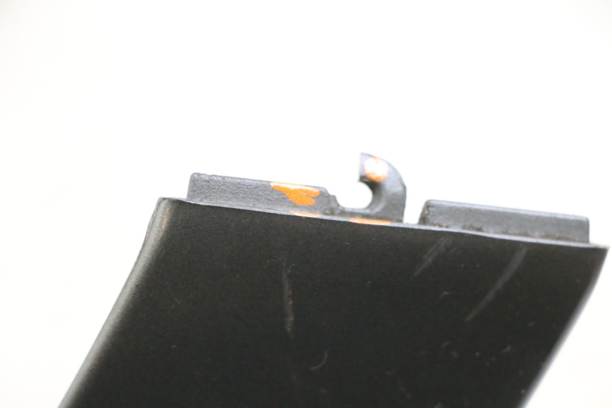 photo de RIGHT UNDERSEAT PANEL PEUGEOT SPEEDFIGHT 4 2T 50 (2015 - 2019) - Zoom on usage condition