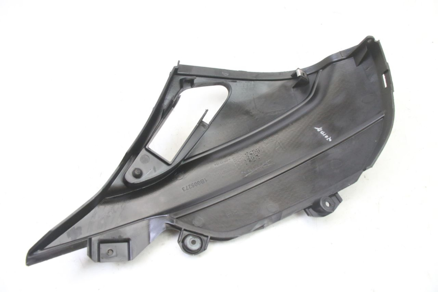 photo de RIGHT UNDERSEAT PANEL APRILIA SR 2T 50 (2018 - 2022) - Alternative perspective
