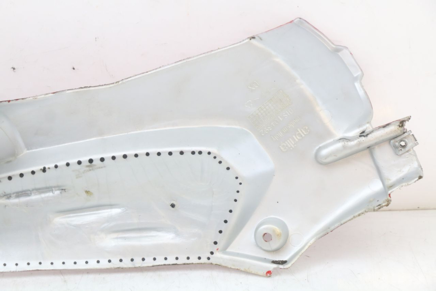 photo de RIGHT UNDERSEAT PANEL APRILIA SR CARB LC 2T 50 (2004 - 2012) - Fixing points details