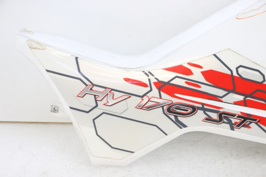 photo de RIGHT SIDE UNDER SEAT COVER HYTRACK ST 170 (2020 - 2024) - High-resolution close-up