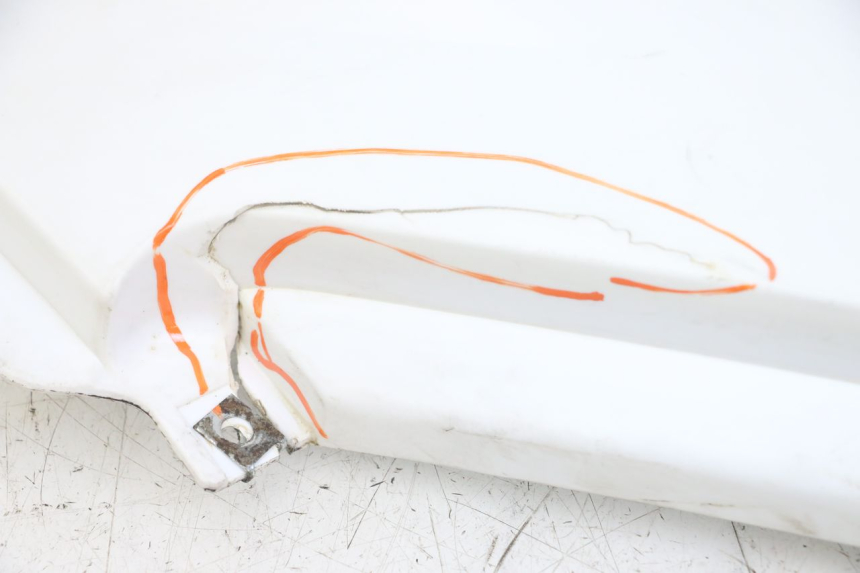 photo de RIGHT SIDE UNDER SEAT COVER HYTRACK ST 170 (2020 - 2024) - Checked used part