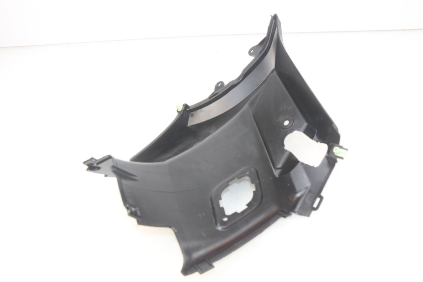 photo de RIGHT SIDE SEAT COVER PEUGEOT STREETZONE 4T 50 (2018 - 2023) - Zoom on usage condition