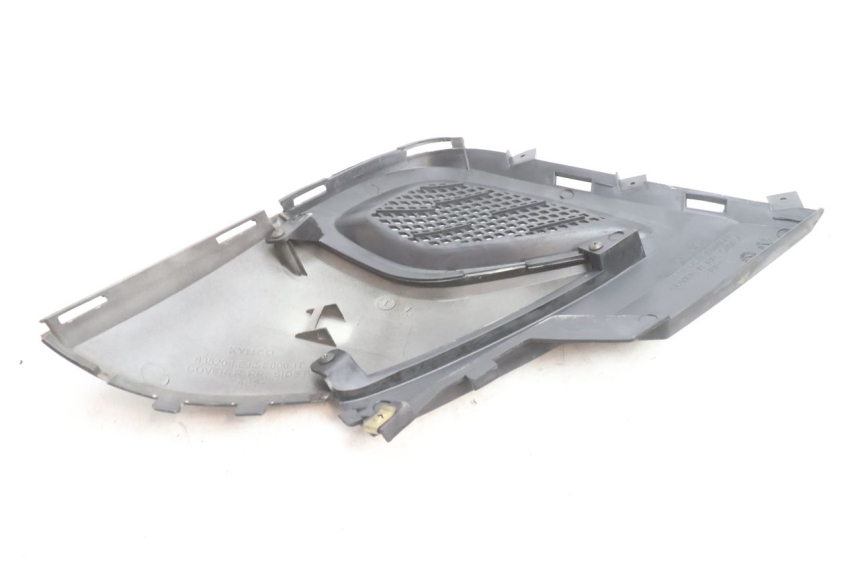 photo de RIGHT UNDERSEAT PANEL KYMCO SUPER 8 2T 50 (2007 - 2013) - Technical close-up