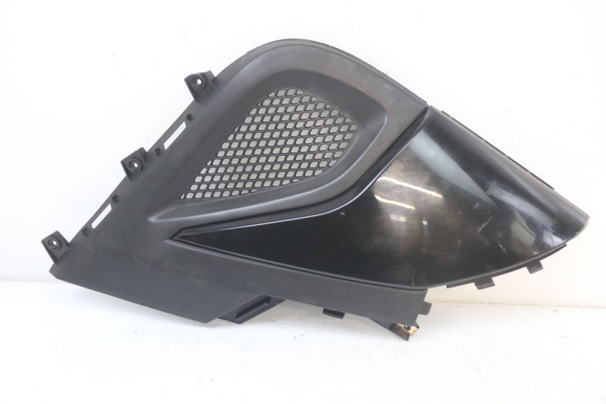 photo de RIGHT UNDERSEAT PANEL KYMCO SUPER 8 125 (2008 - 2015) - Component detail
