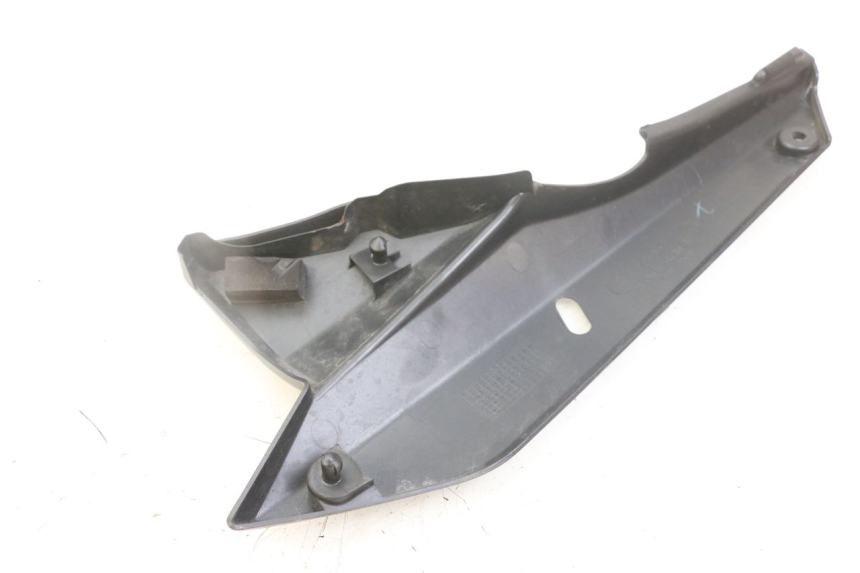 photo de RIGHT UNDERSEAT PANEL SUZUKI GSX F GSXF 650 (2007 - 2015) - Alternative perspective