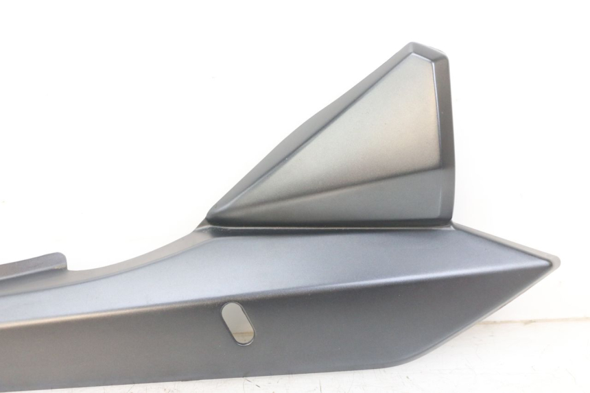 photo de RIGHT UNDERSEAT PANEL SUZUKI GSX F GSXF 650 (2007 - 2015) - Fixing points details