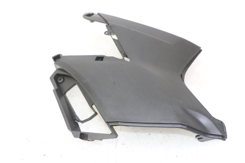 photo de RIGHT SIDE UNDER SEAT COVER APRILIA SXR 50 (2021 - 2023) - Technical close-up
