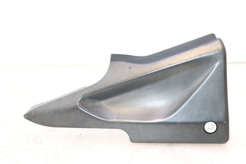 photo de RIGHT UNDERSEAT PANEL DAELIM VJ ROADWIN 125 (2004 - 2007) - Main view