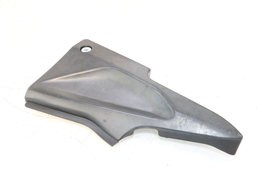 photo de RIGHT UNDERSEAT PANEL DAELIM VJ ROADWIN 125 (2004 - 2007) - Zoom on usage condition